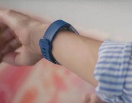 Das kalifornische Unternehmen Fitbit stellt das neue Produkt „Fitbit Charge 2“ vor
